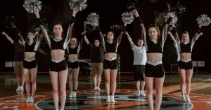 Top 10 des compétitions de cheerleading avec photos de cheerleaders en fond