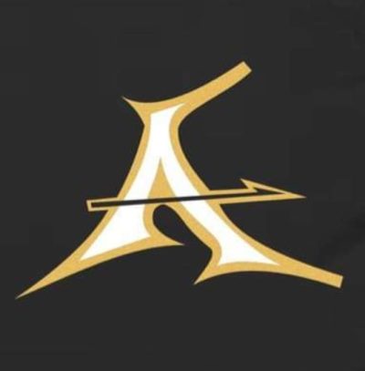 Le logo des Amazones de Villemandeur est un grand « A » tranché par une lance